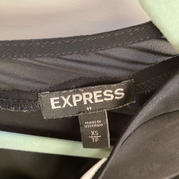 V-Neck blouse - Picture 3 of 5